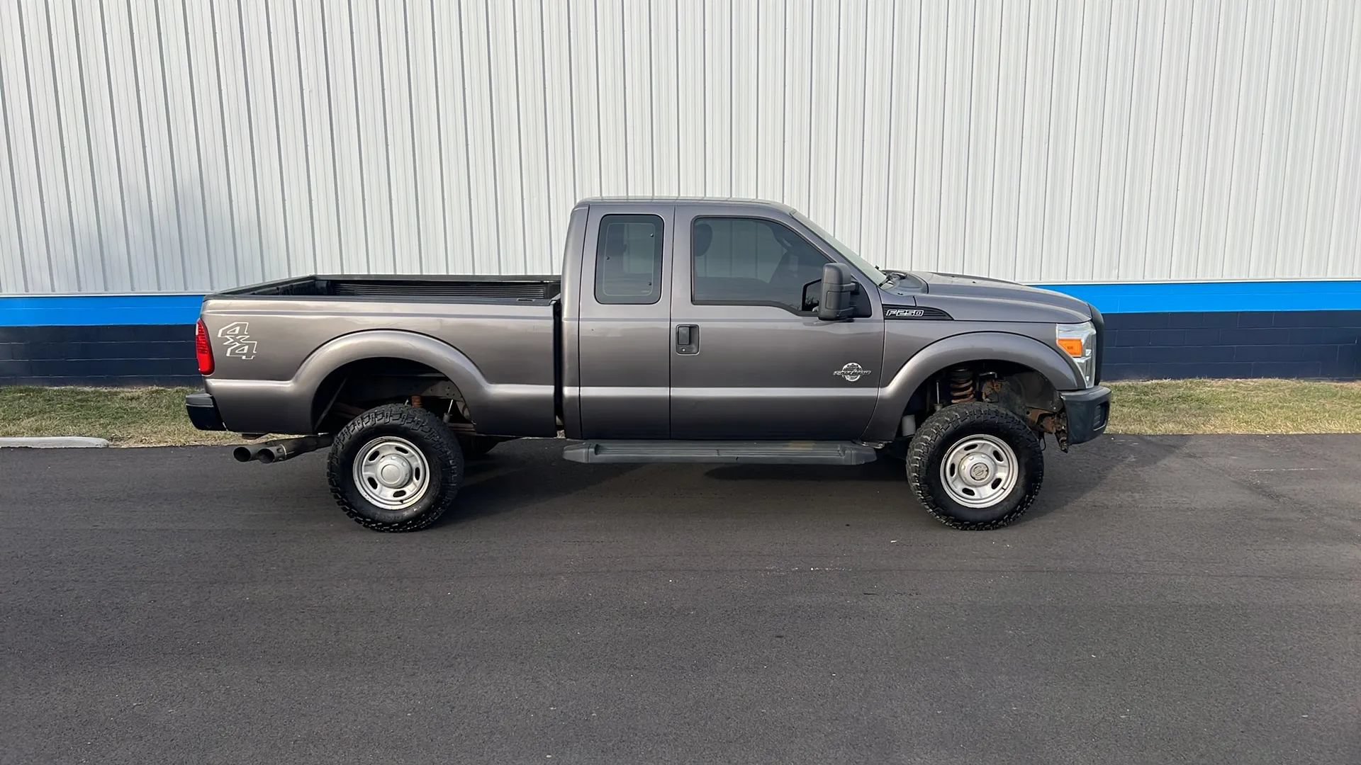 Used 2011 Ford F250 XL AWD/4WD image 4