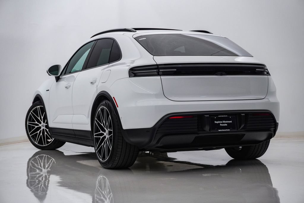 Certified 2025 Porsche Macan 4S Electric AWD/4WD image 3