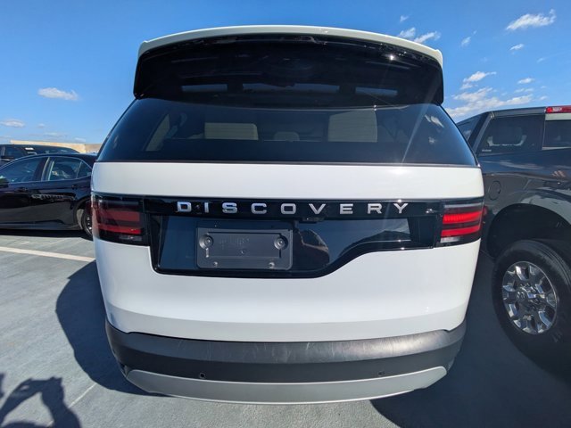 Used 2025 Land Rover Discovery S image 3