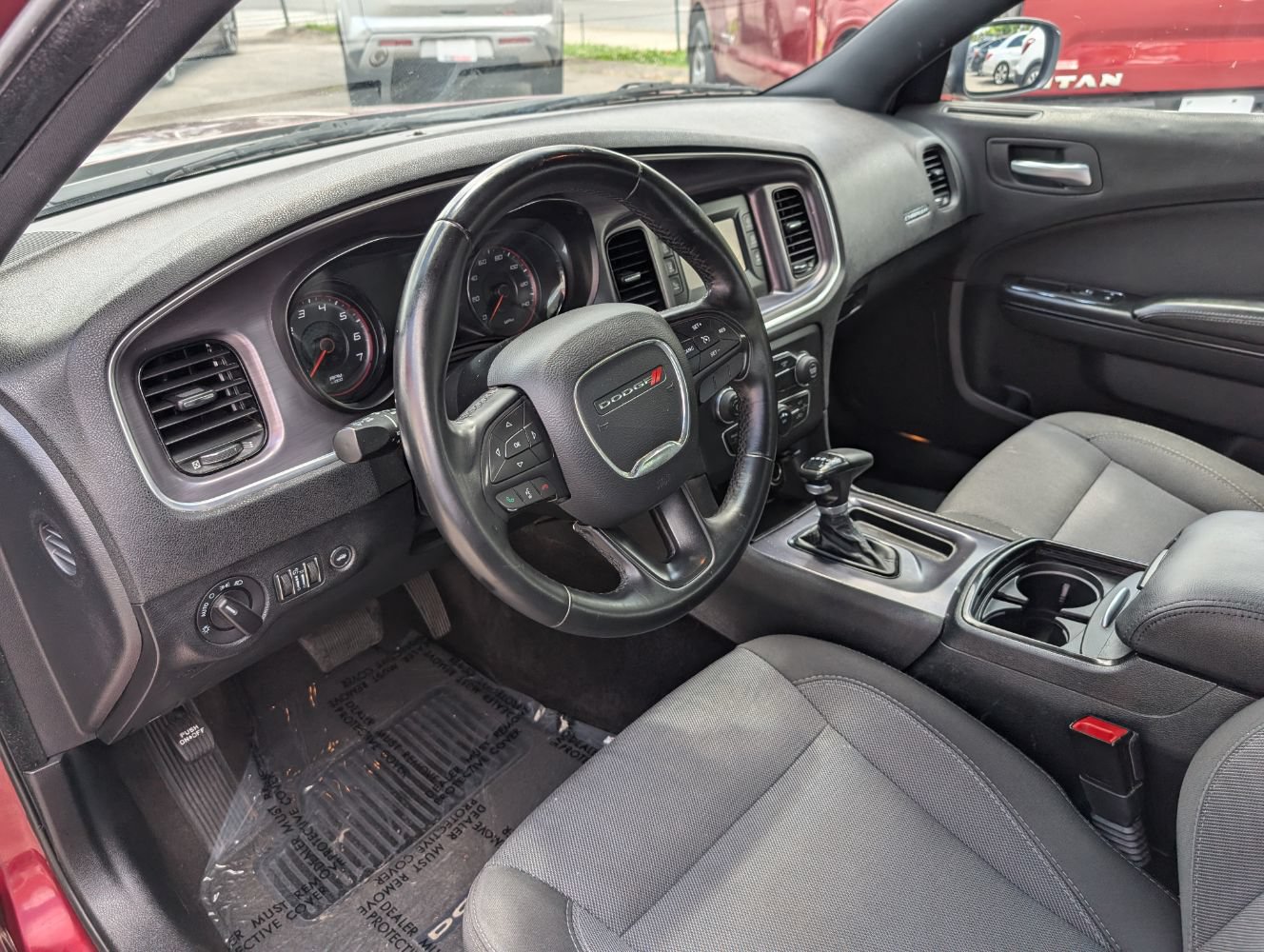 Used 2017 Dodge Charger SE w/ Blacktop Package RWD image 12