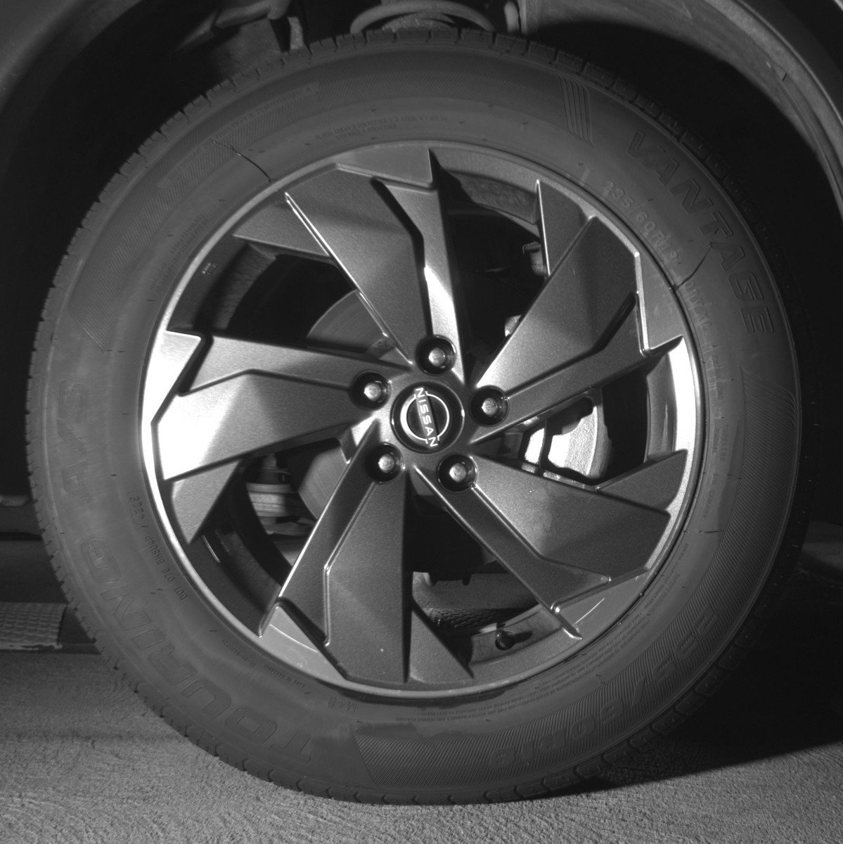 Used 2025 Nissan Rogue SV AWD/4WD image 13