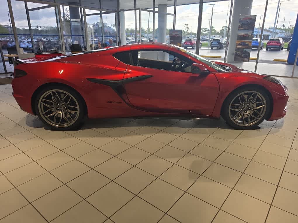 Used 2024 Chevrolet Corvette Z06 RWD image 6
