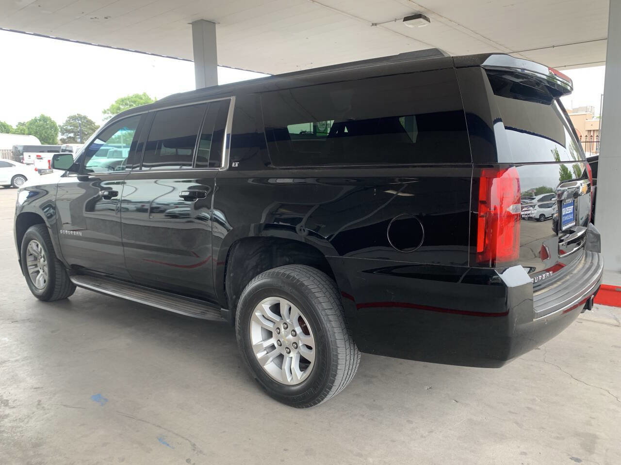 Used 2019 Chevrolet Suburban LT image 4