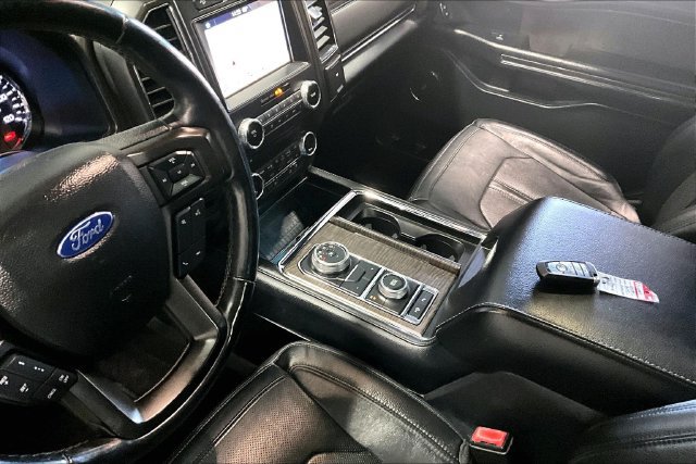 Used 2018 Ford Expedition Limited w/ Equipment Group 302A AWD/4WD image 18