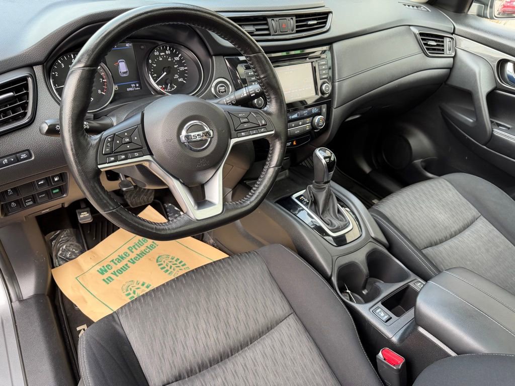 Used 2018 Nissan Rogue SV w/ Sun & Sound Touring Package image 12