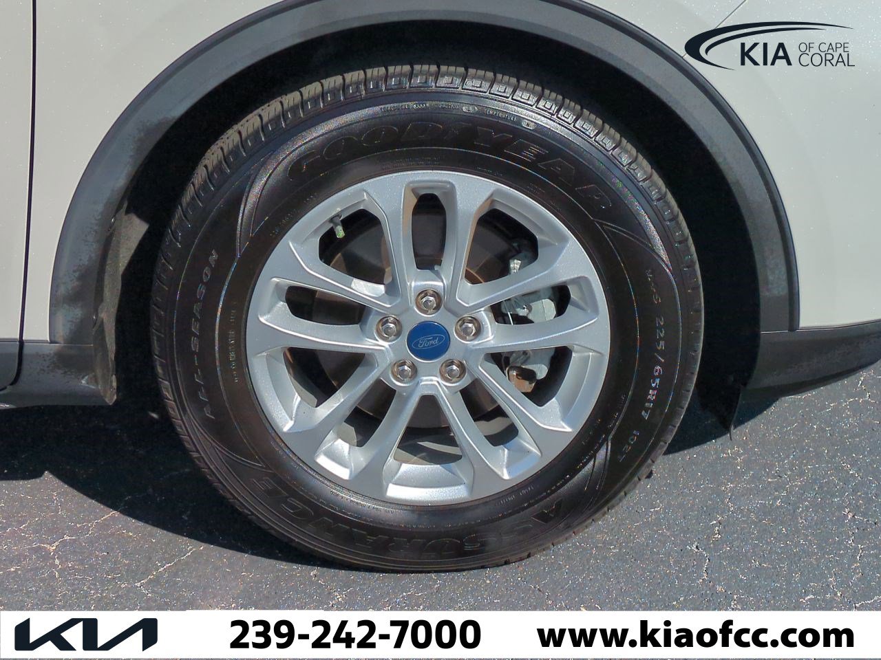 Used 2020 Ford Escape SE image 11