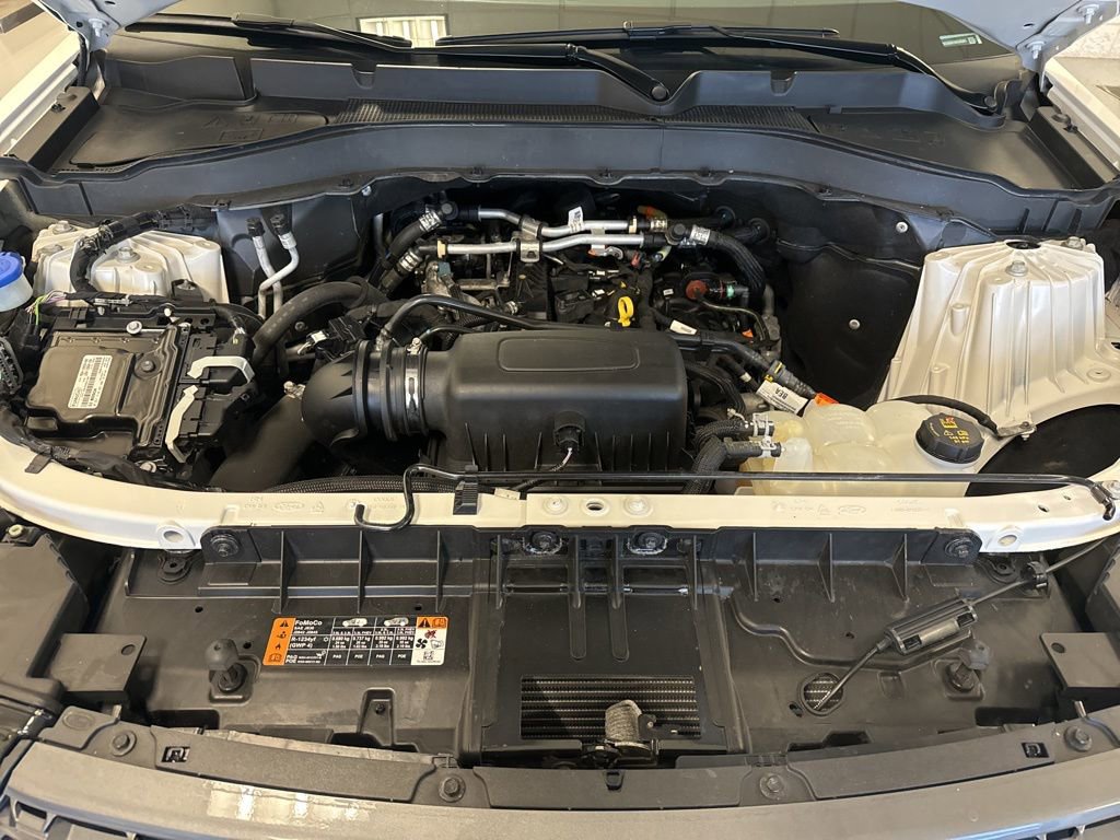 Used 2022 Ford Explorer XLT w/ Equipment Group 202A image 7