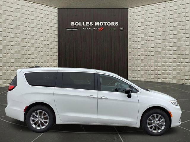 New 2026 Chrysler Pacifica Select
