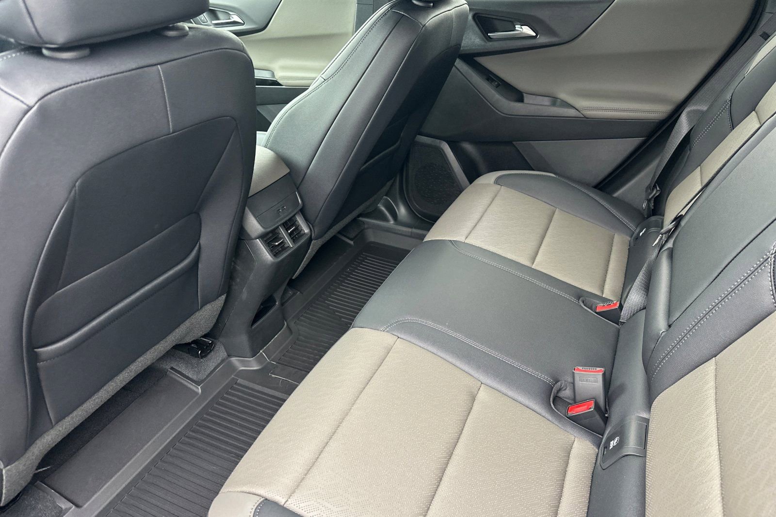 New 2026 Chevrolet Equinox LT w/ Convenience Package II image 13