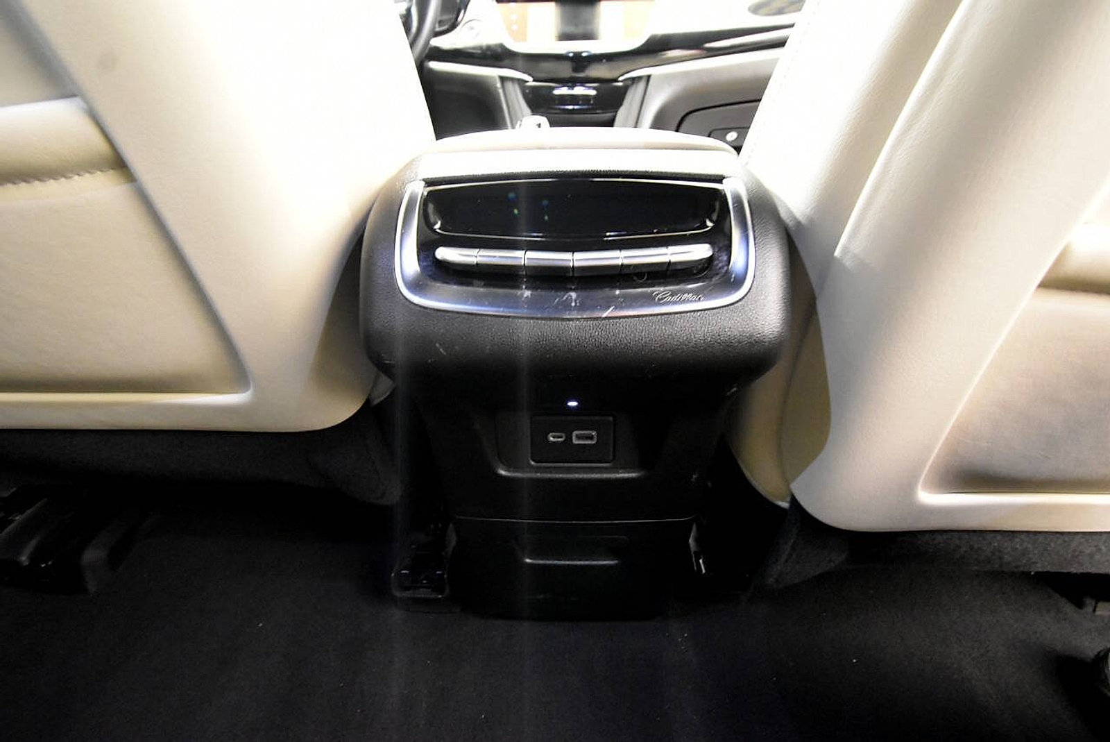 Used 2023 Cadillac XT6 Sport w/ Technology Package AWD/4WD image 20