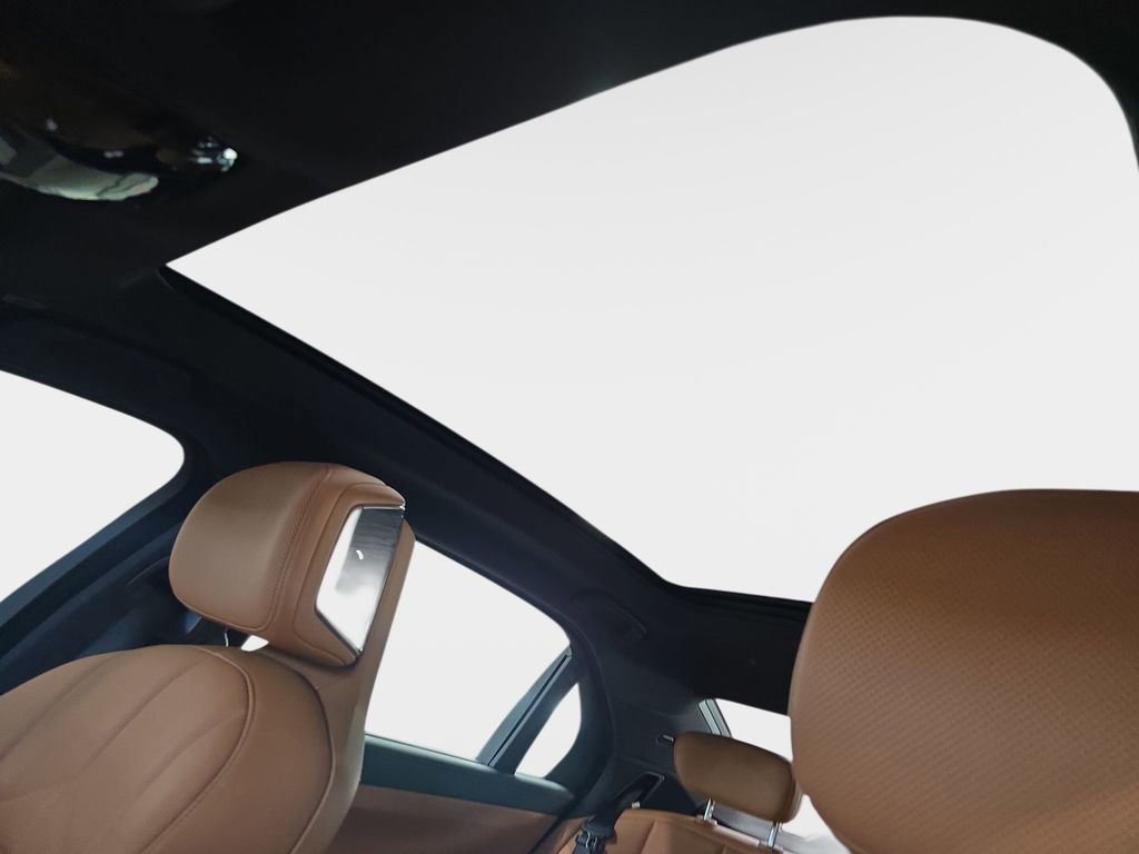 Used 2023 BMW 740i image 29