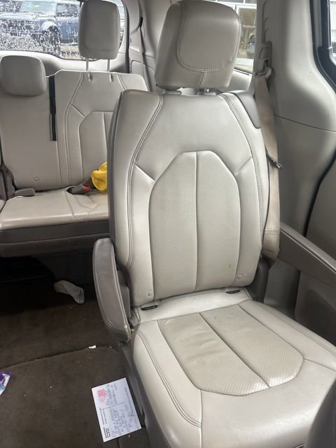 Used 2018 Chrysler Pacifica Touring-L image 29