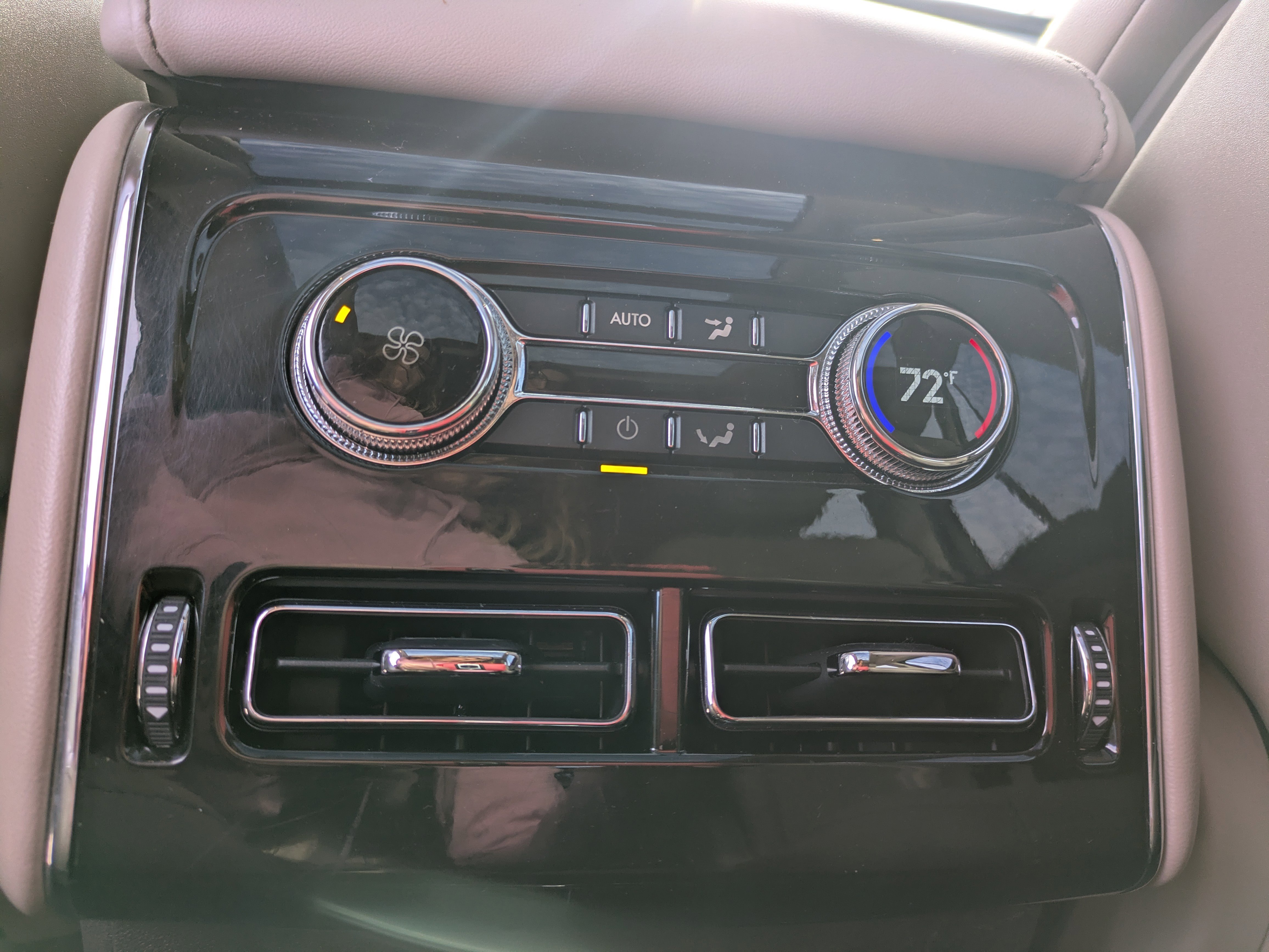 Used 2024 Lincoln Aviator AWD w/ Premium Package image 14