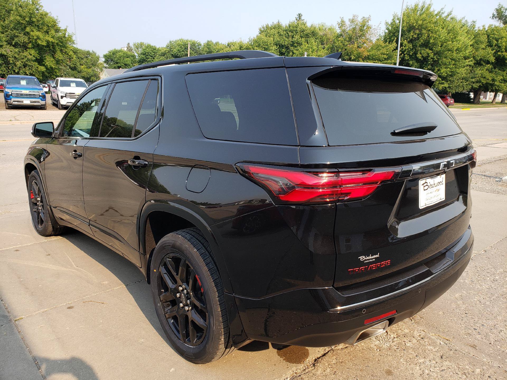 Used 2023 Chevrolet Traverse Premier w/ Redline Edition AWD/4WD image 3