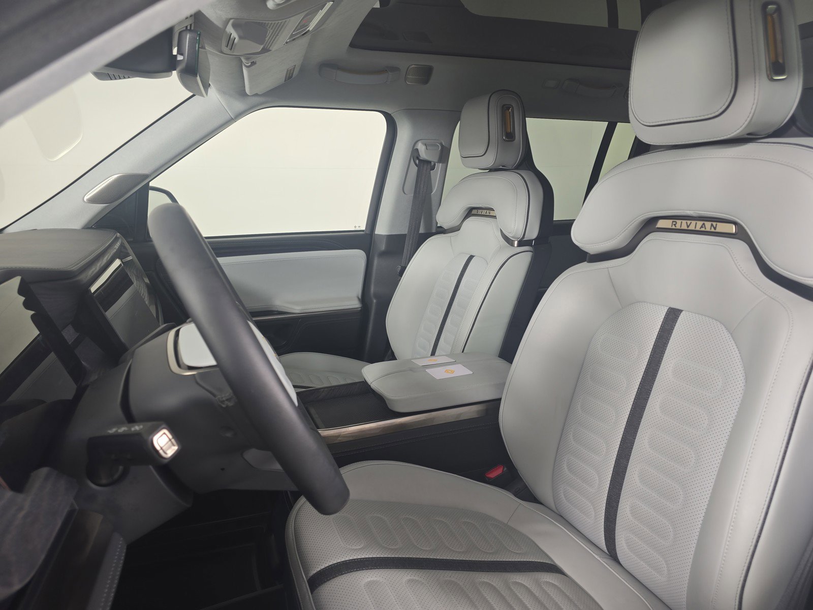 Used 2024 Rivian R1S Adventure AWD/4WD image 20