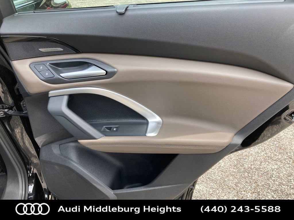 Used 2025 Audi Q5 Premium w/ Convenience Package image 25