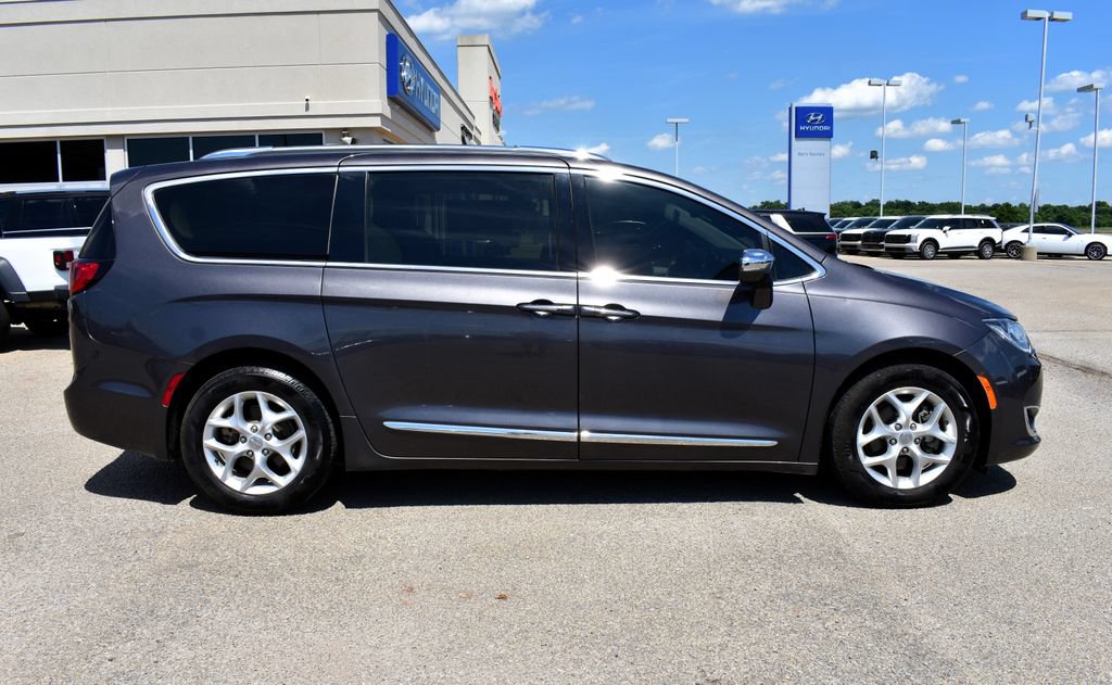 Used 2020 Chrysler Pacifica Limited FWD image 2