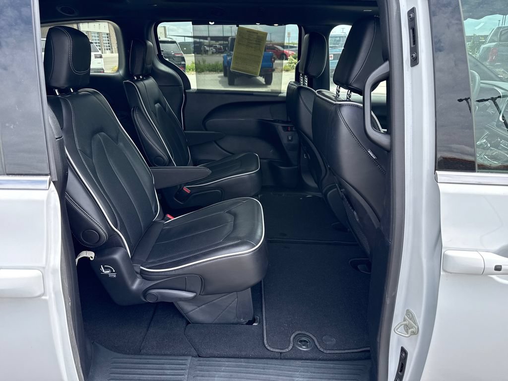 Used 2026 Chrysler Pacifica Limited FWD image 31