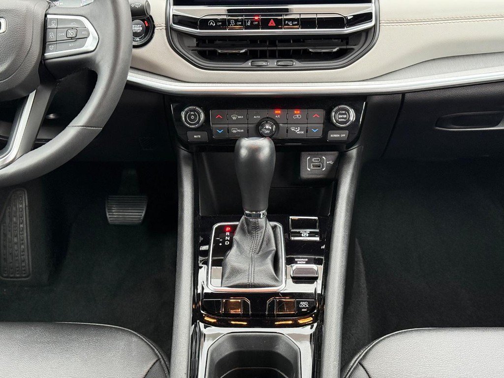 Used 2025 Jeep Compass Limited AWD/4WD image 10