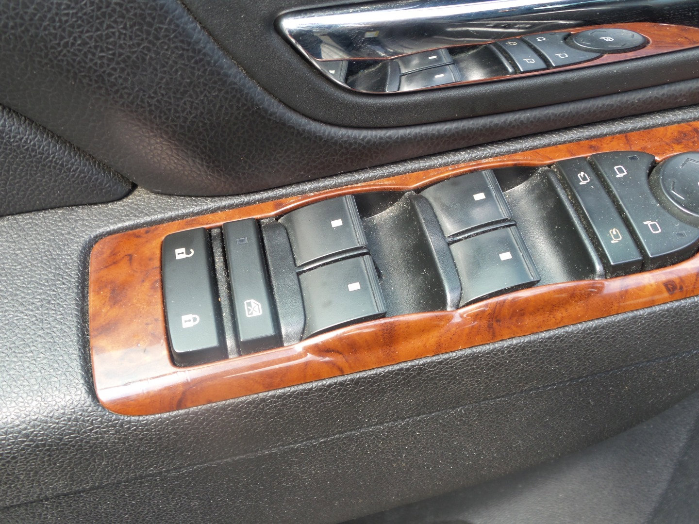 Used 2012 GMC Yukon SLT w/ SLT-2 Equipment Package image 24