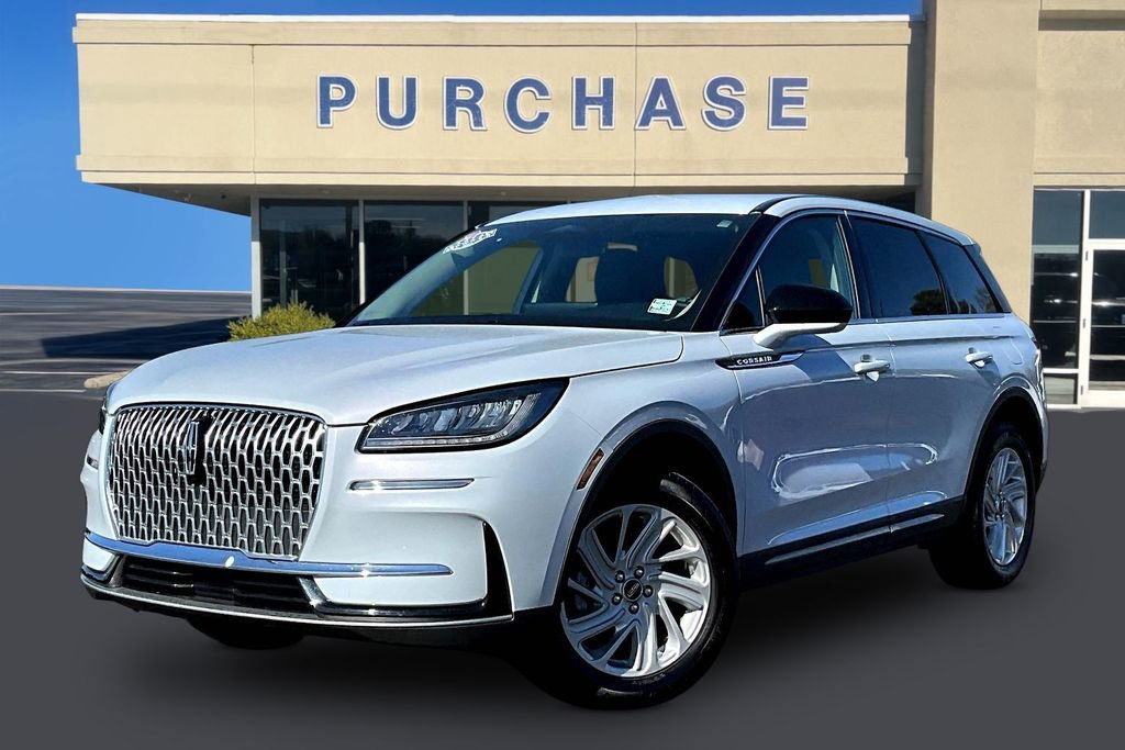 Used 2025 Lincoln Corsair Premiere image 3
