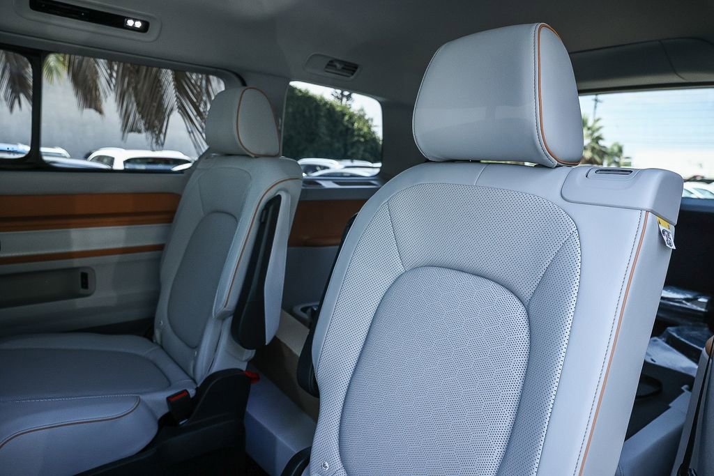 New 2025 Volkswagen ID. Buzz 1st Edition image 31