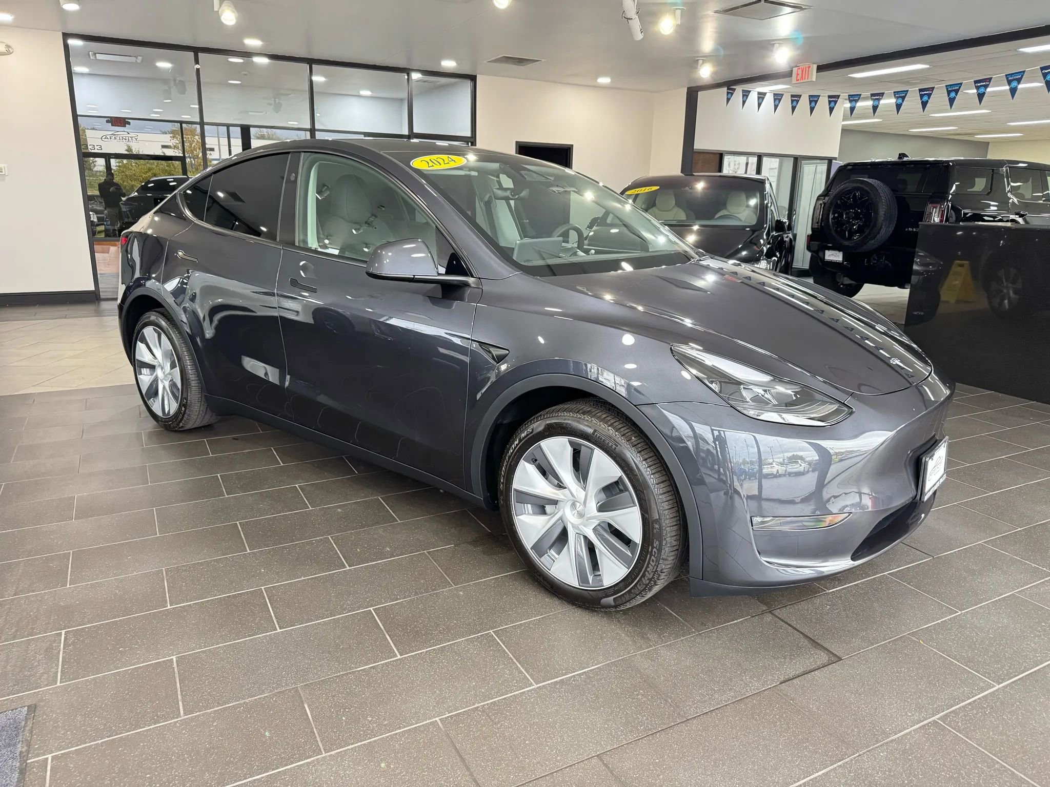 Used 2024 Tesla Model Y Long Range image 4