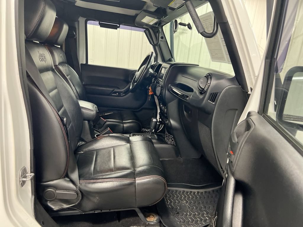 Used 2012 Jeep Wrangler Unlimited Sahara AWD/4WD image 19