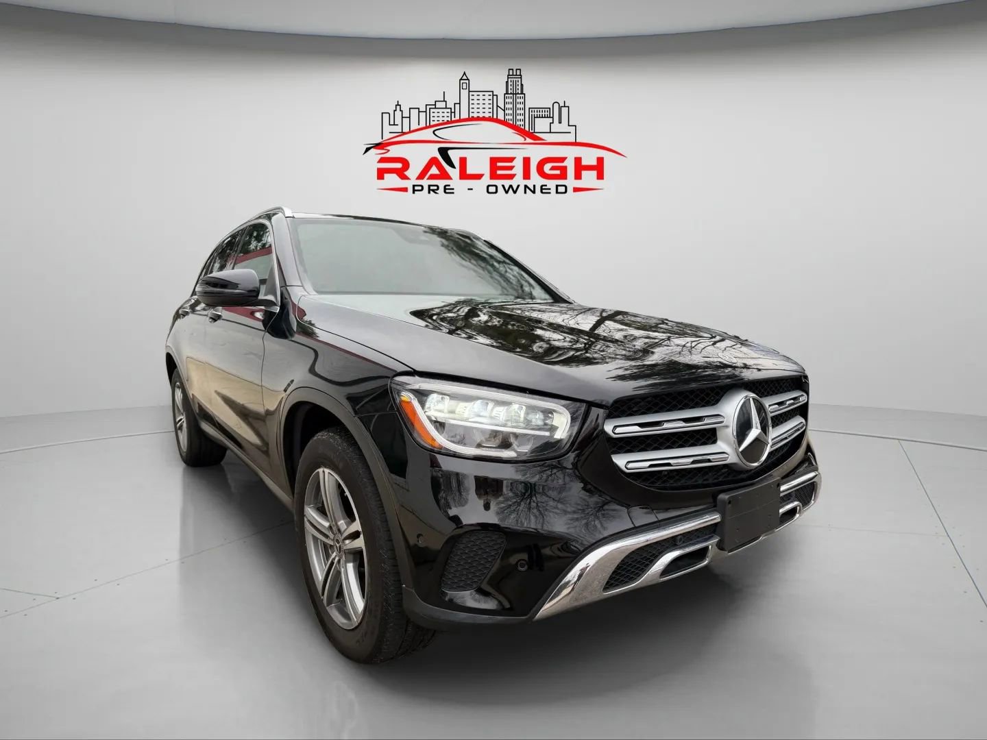 Used 2021 Mercedes-Benz GLC 300 4MATIC image 4