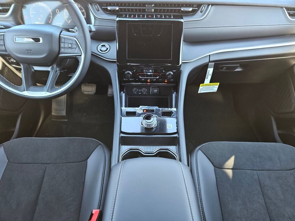 New 2025 Jeep Grand Cherokee Altitude image 14