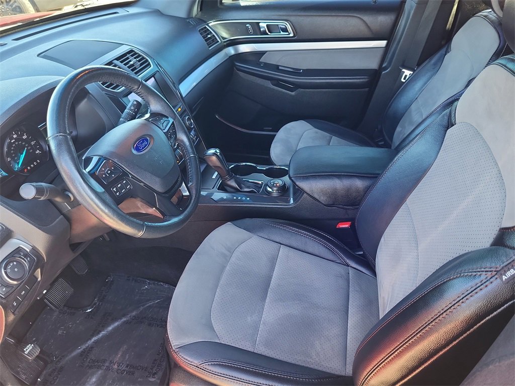 Used 2017 Ford Explorer XLT w/ Equipment Group 202A image 7