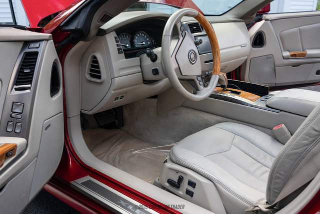Used 2005 Cadillac XLR RWD image 37
