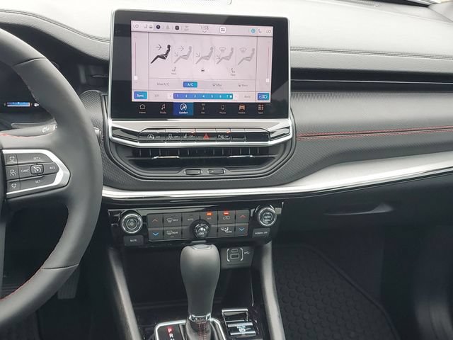 New 2026 Jeep Compass Trailhawk w/ Sun, Sound & Navigation Group AWD/4WD image 15