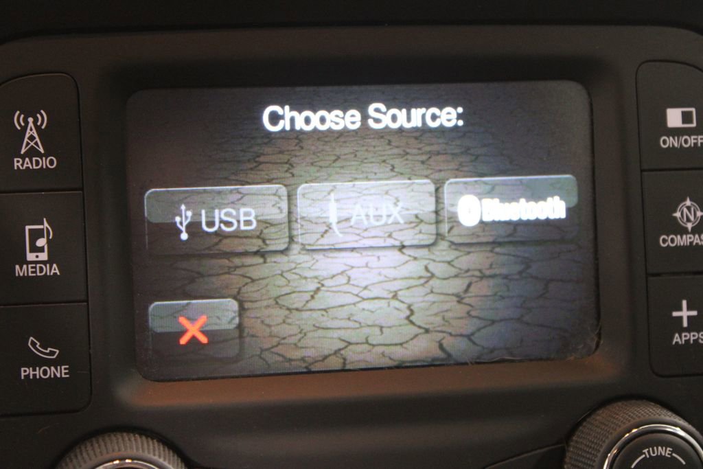 Used 2017 Jeep Renegade Latitude w/ Cold Weather Group image 42