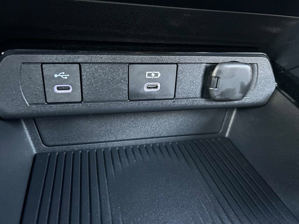 Used 2025 Toyota Prius Plug-In Hybrid image 29