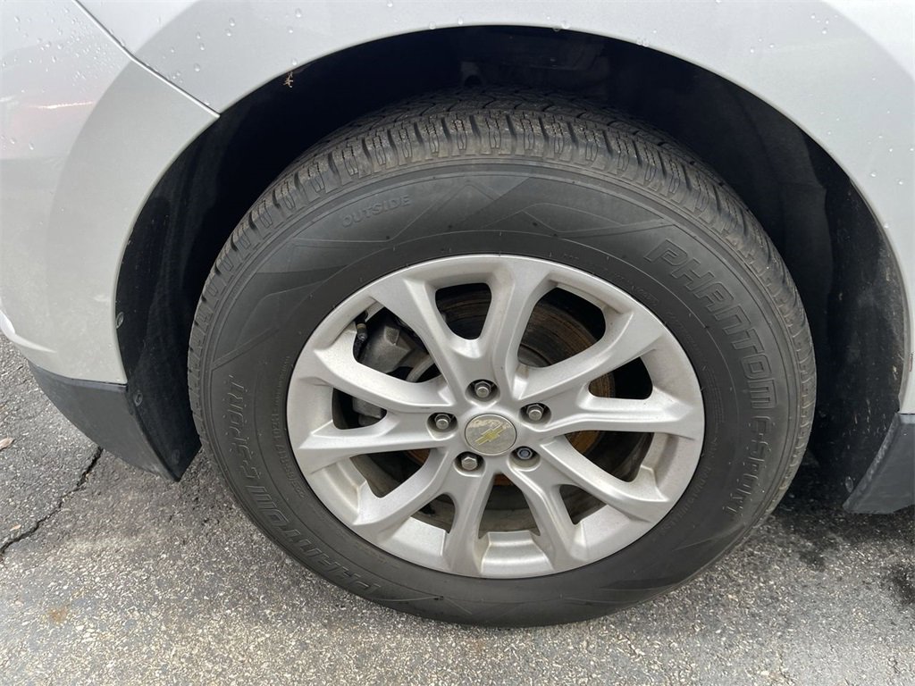 Used 2018 Chevrolet Equinox LT image 2