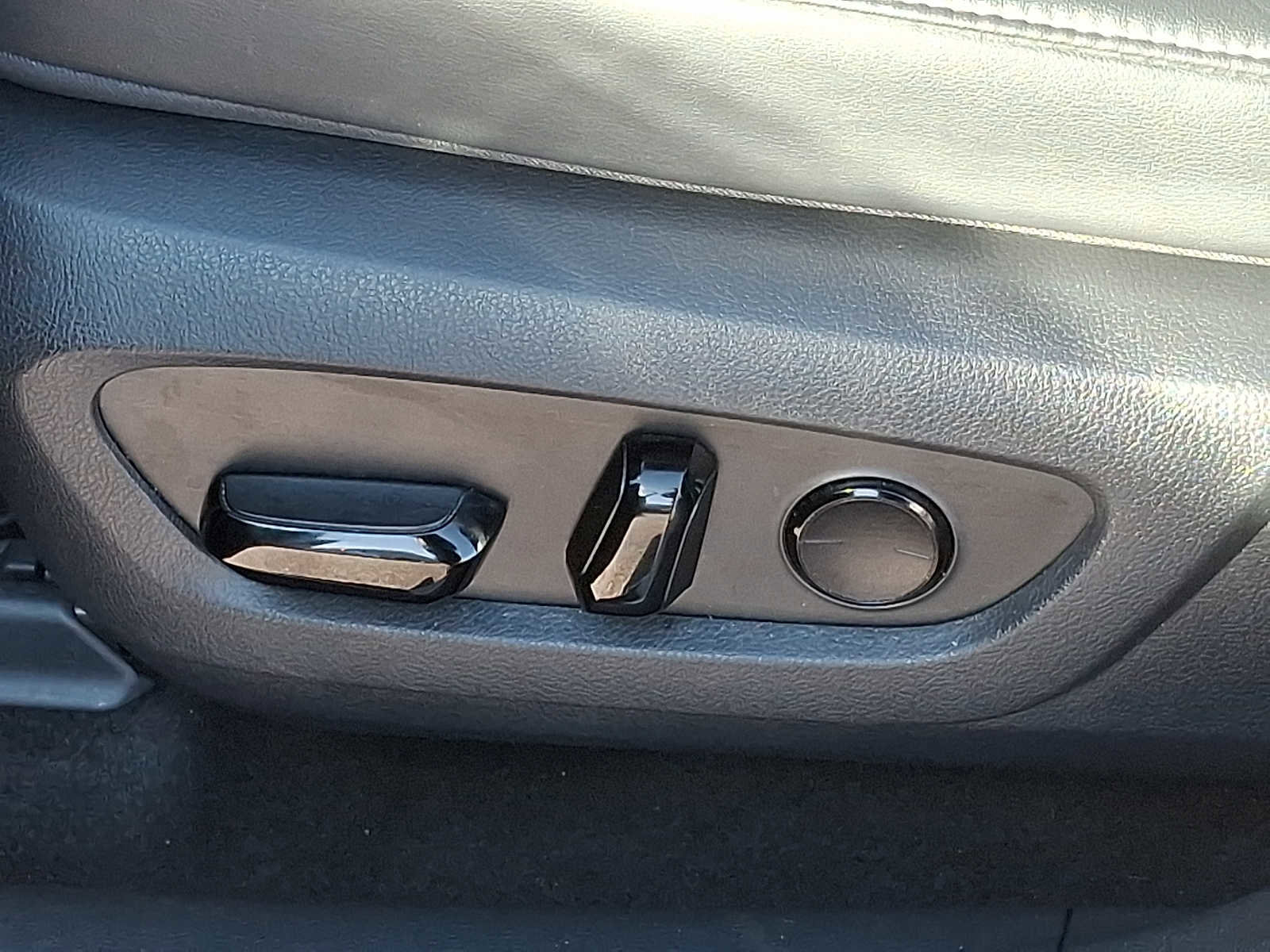 Used 2024 Lexus RX 350 Premium w/ Accessory Package (Z1) image 8