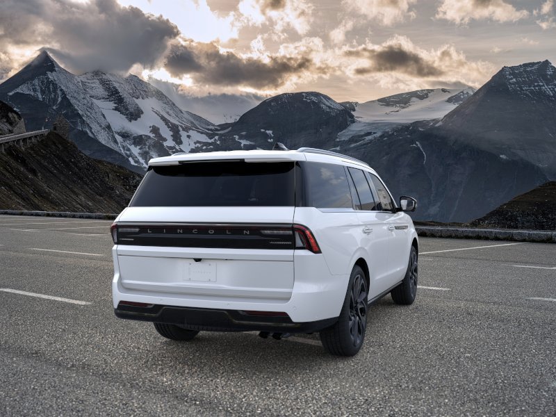 New 2026 Lincoln Navigator Black Label AWD/4WD image 8