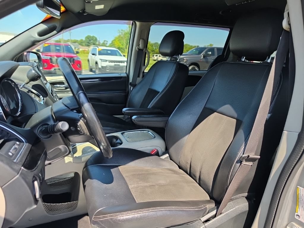 Certified 2019 Dodge Grand Caravan SXT FWD image 16