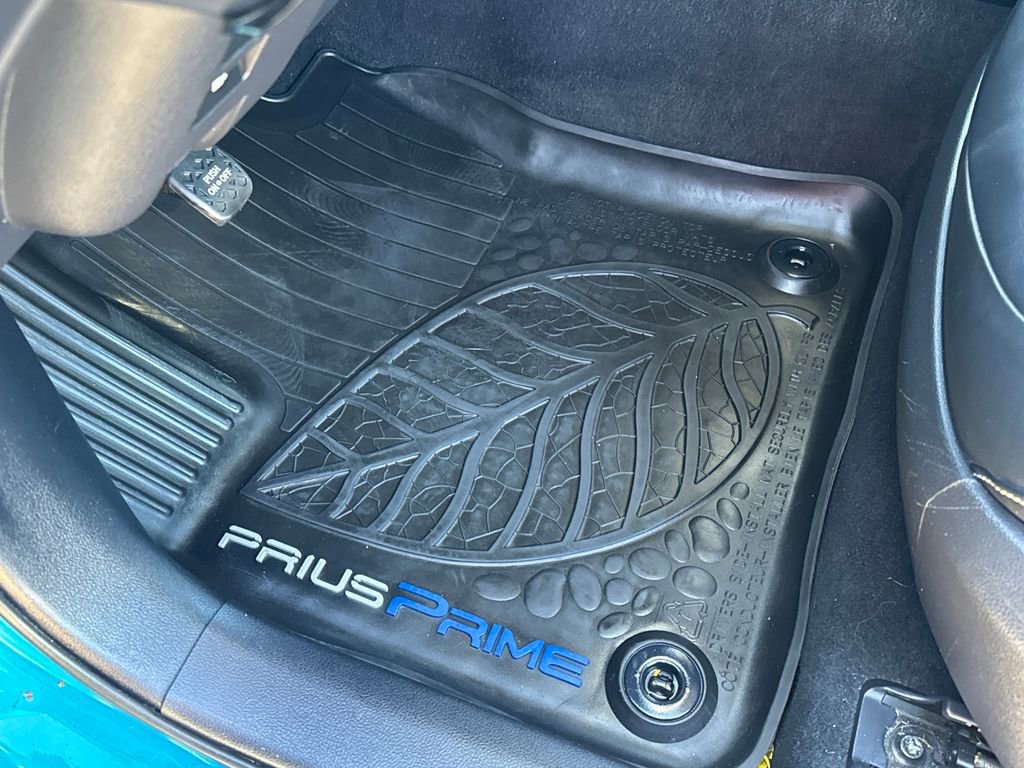 Used 2020 Toyota Prius Prime XLE image 32