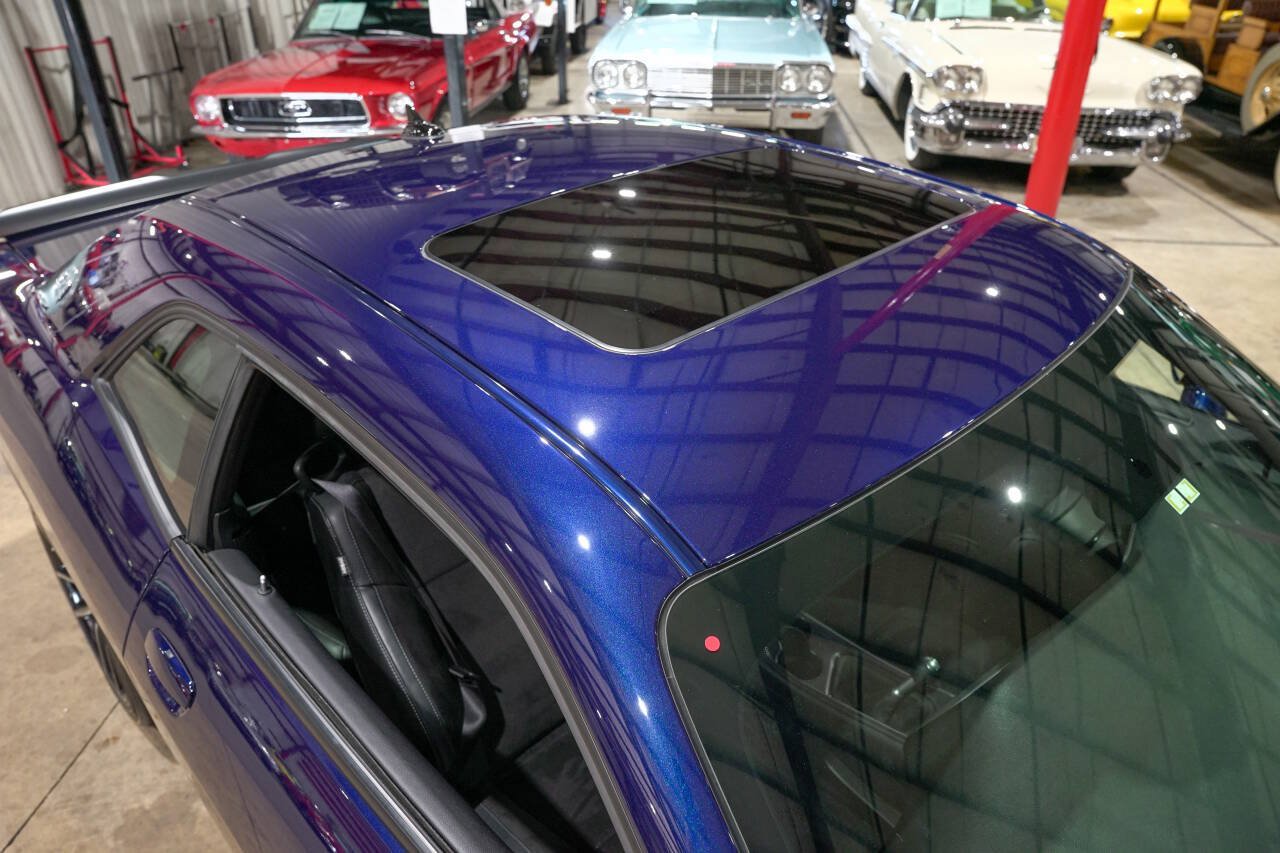 Used 2017 Dodge Challenger R/T Scat Pack RWD image 19