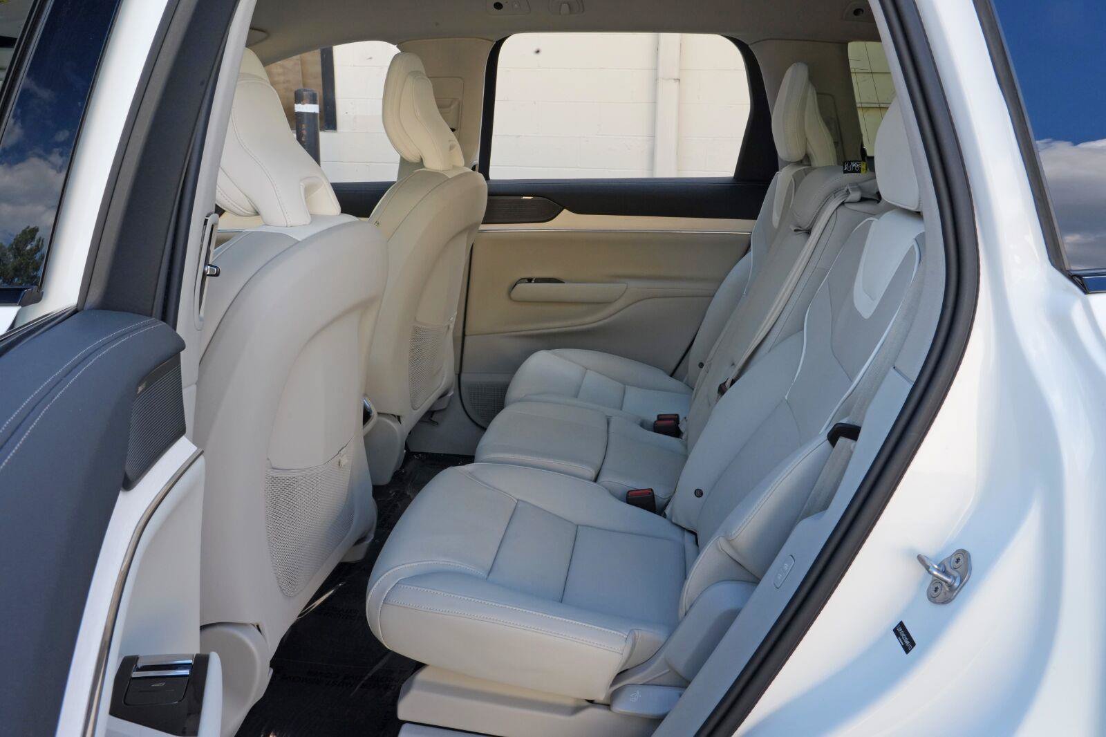 Used 2025 Volvo EX90 Plus AWD/4WD image 41