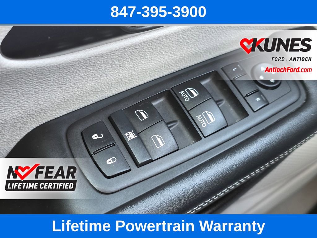 Used 2024 Chrysler Pacifica Touring-L image 47