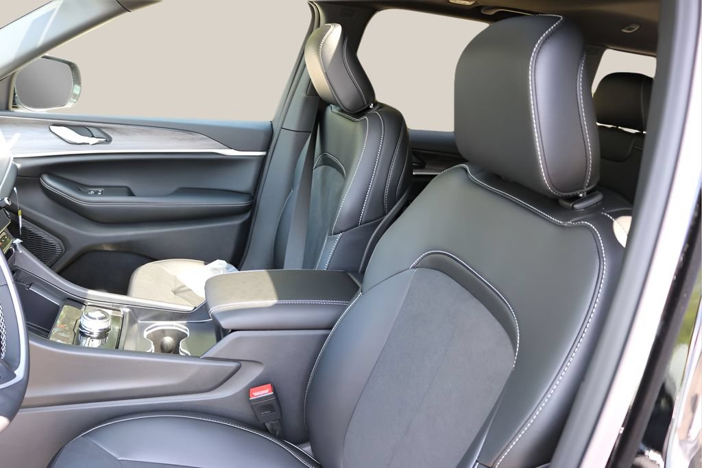 New 2027 Jeep Grand Cherokee Altitude AWD/4WD image 12