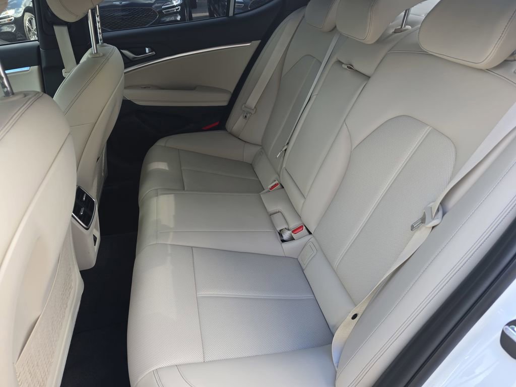 Used 2026 Genesis G70 2.5T image 13