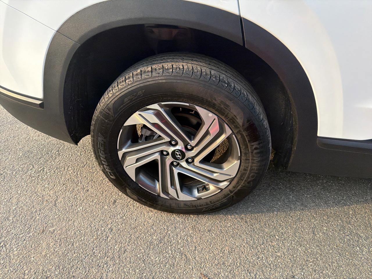 Used 2023 Hyundai Santa Fe SEL image 5