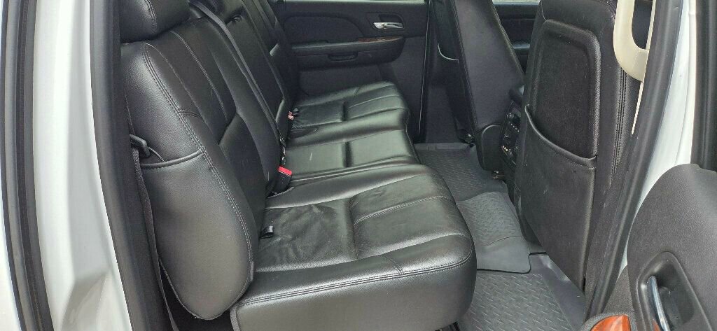Used 2008 Chevrolet Avalanche LTZ w/ LTZ Preferred Equipment Group AWD/4WD image 18