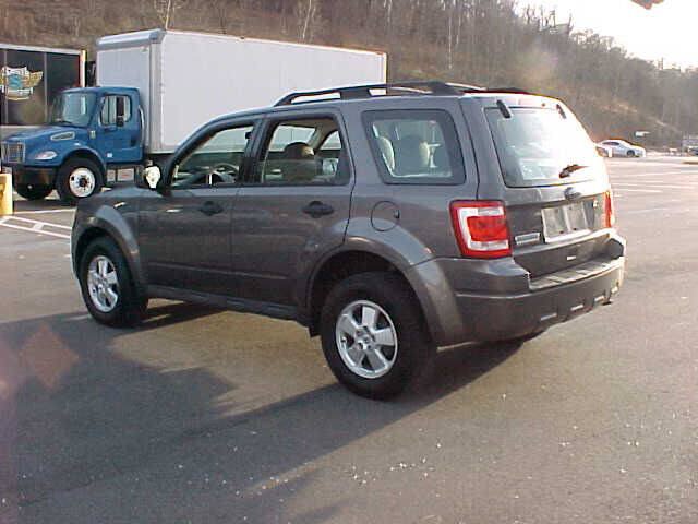 Used 2011 Ford Escape XLS w/ 102A Rapid Spec Order Code FWD image 22