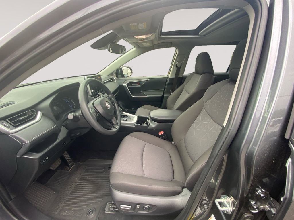Used 2024 Toyota RAV4 XLE w/ Convenience Package AWD/4WD image 4