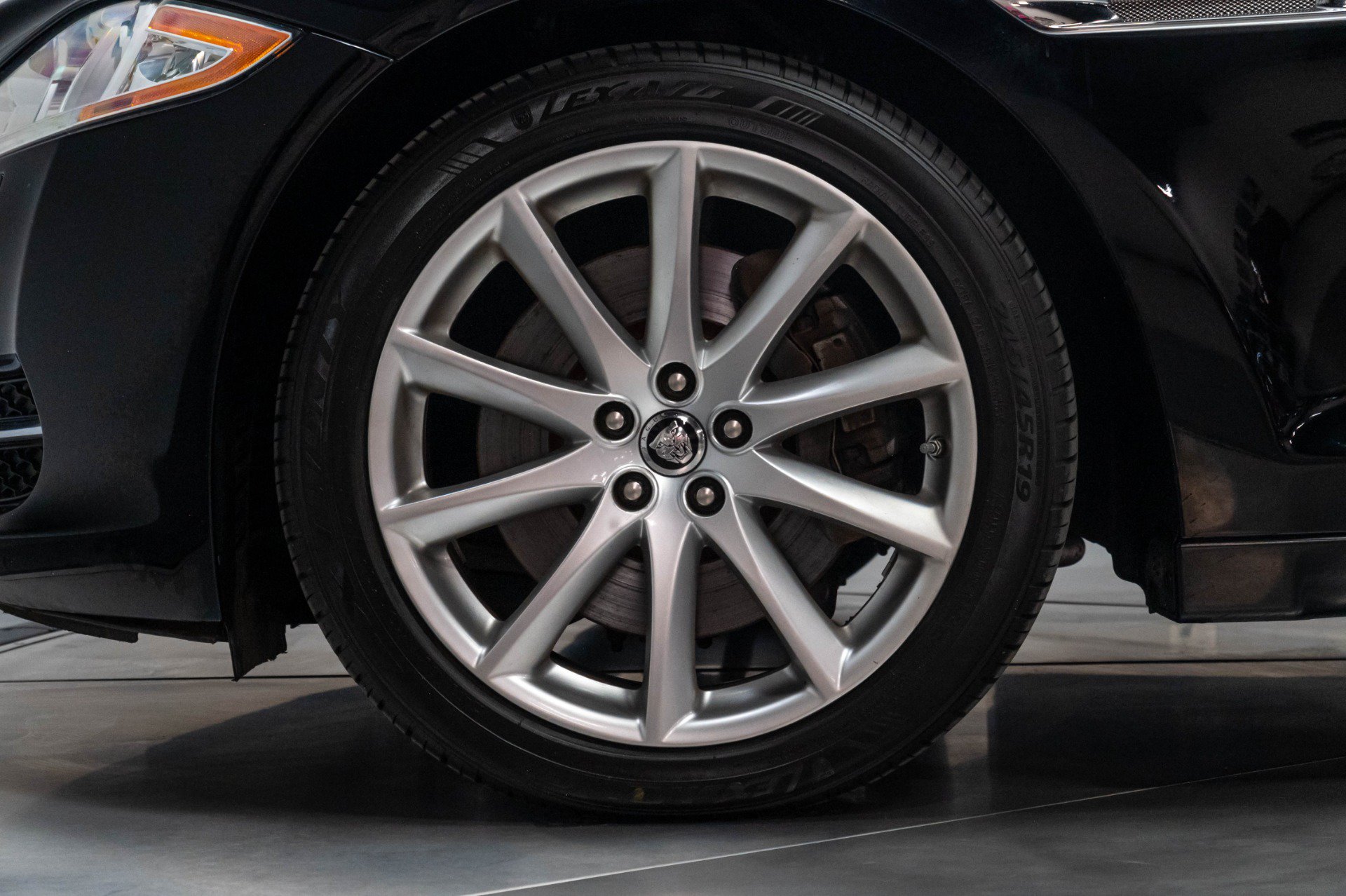Used 2013 Jaguar XJ AWD image 16